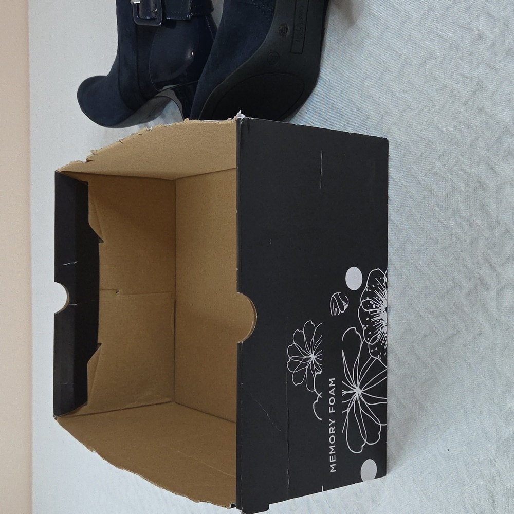 East 5th Blue Heeled Boots with Buckle Details. 6.5 M - Picture 16 of 16